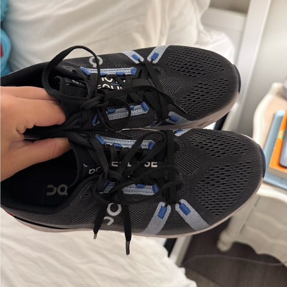 Women’s On Cloud Tennis Shoes - Picture 2 of 6